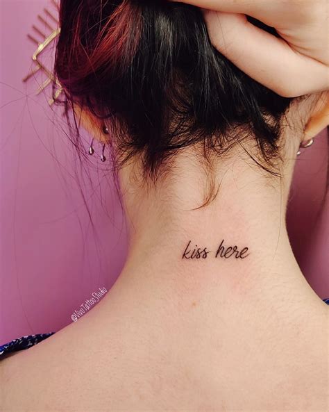 tatuajes en el cuello frases|tatuajes en el cuello para mujeres.